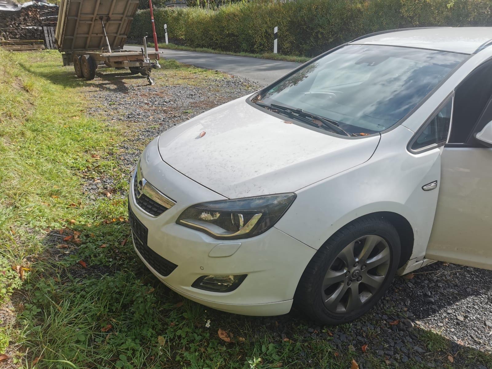 Opel Astra 2011 — photo 5