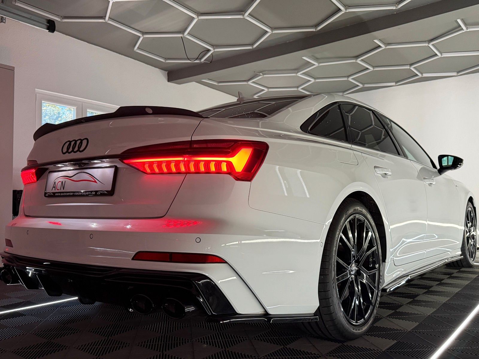 Fahrzeugabbildung Audi A6 Lim. 55 TFSI e Quattro/S6 OPTIK/STERNENHIMMEL