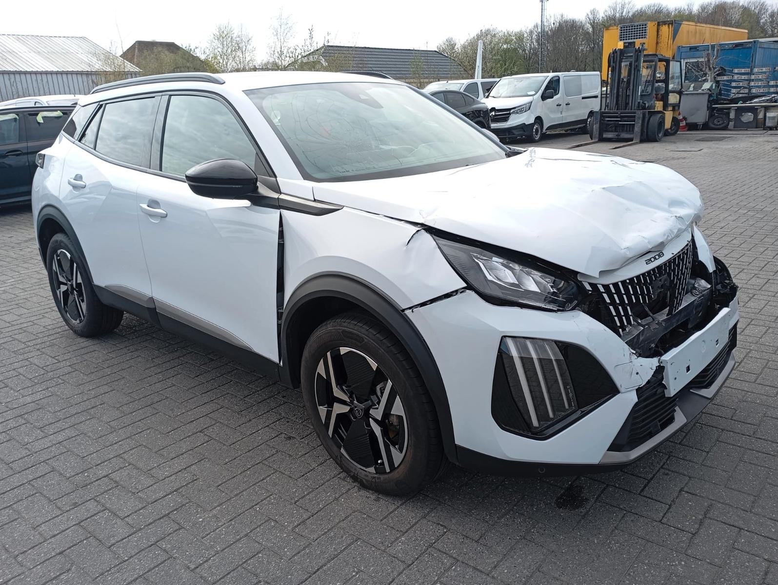 Peugeot 2008 PureTech 100 Allure Navi Klima