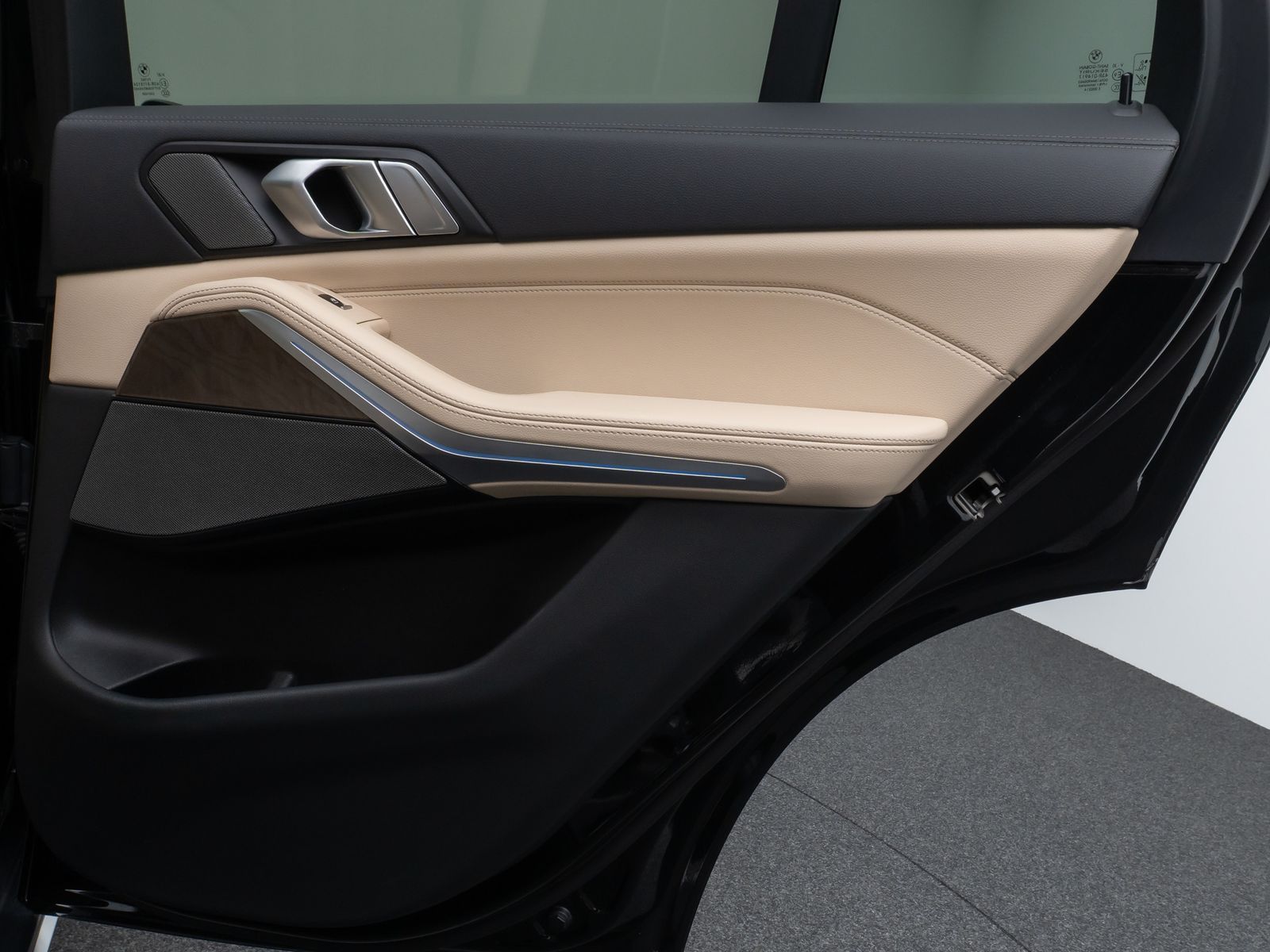 Fahrzeugabbildung BMW X5 xD45e XLine Panorama DAB H/K SoftCL AHK Sport