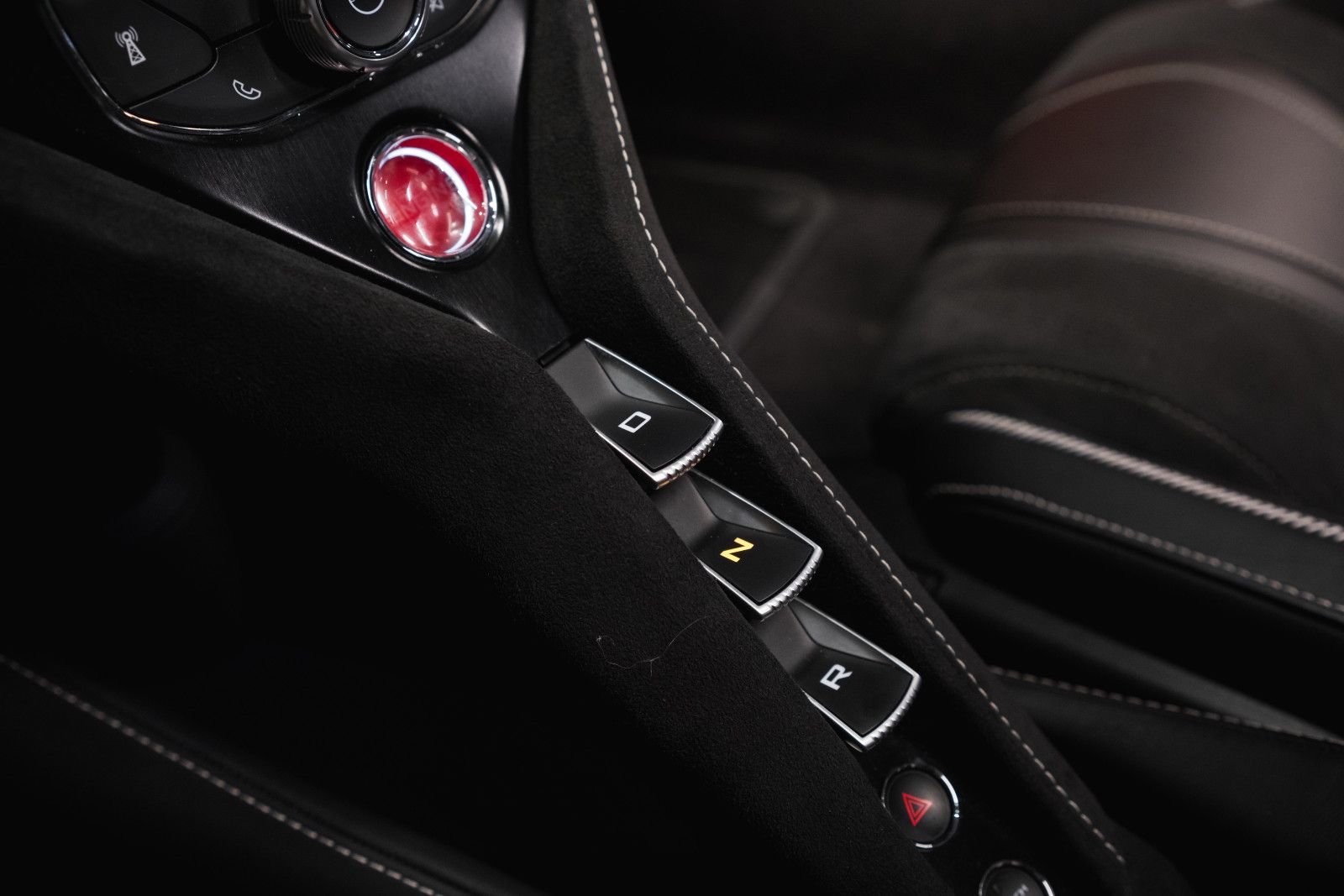 Fahrzeugabbildung McLaren 720S-B&W-McLaren Performance Plus Pack-Steuer!