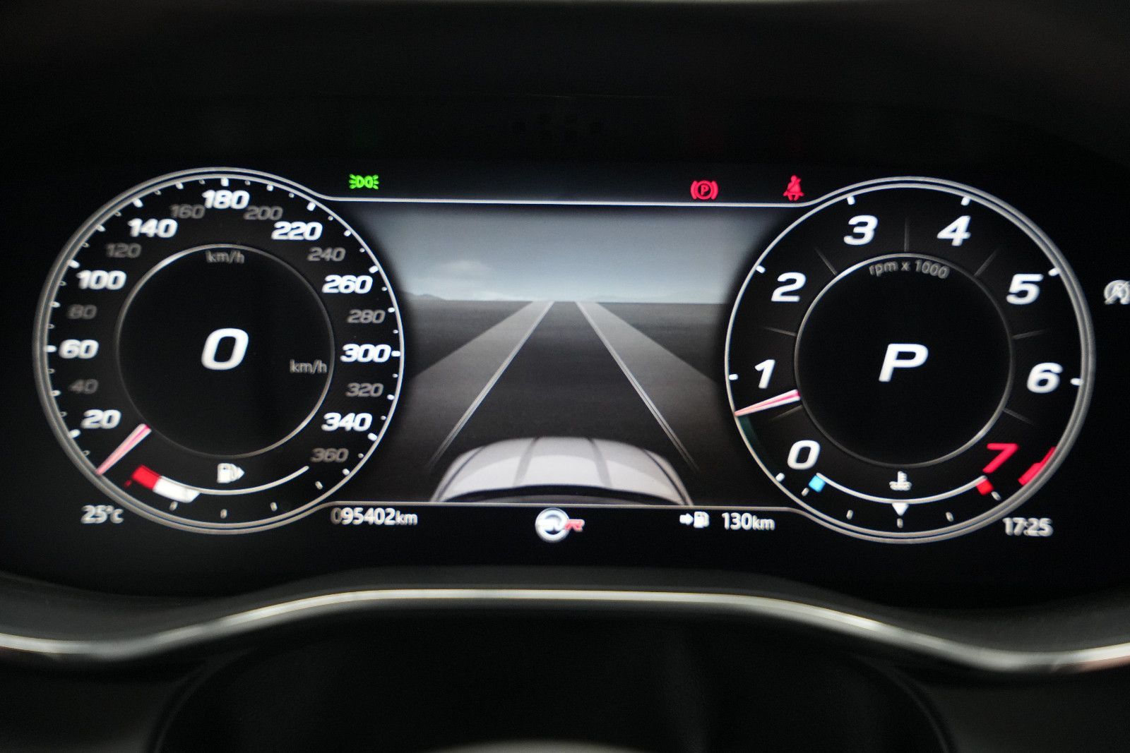 Fahrzeugabbildung Jaguar F-Pace F-PACE SVR /PANO/MERIDIAN/HUD/360°KAM/MEM