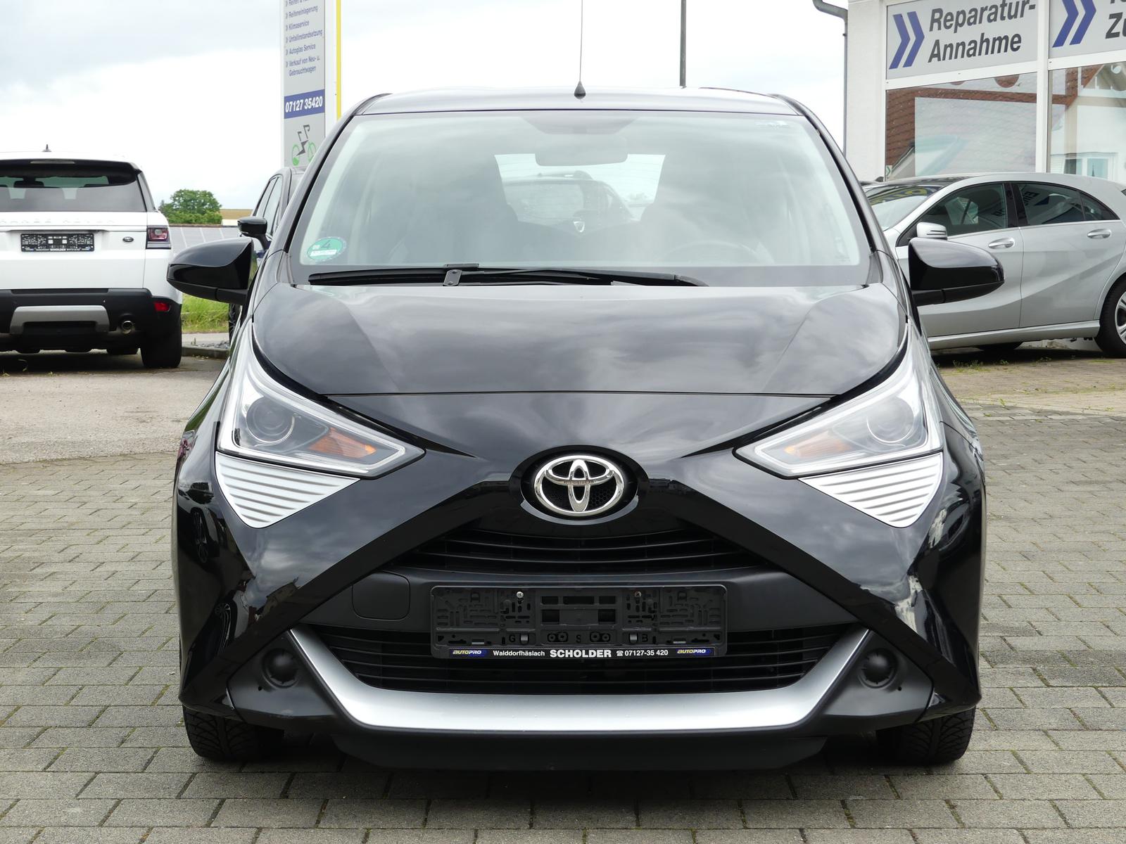 Toyota AYGO x-play | BLUETOOTH | LED | USB