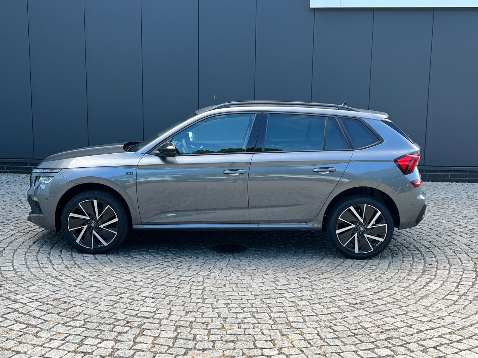 Fahrzeugabbildung SKODA Kamiq Tour 1.5 TSI DSG *AHK, Matrix-LED, Kamera,