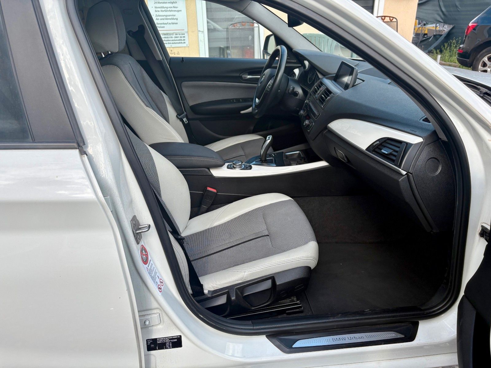 Fahrzeugabbildung BMW 120d 5-Türer URBAN Aut. Navi Xenon Leder SpeedLi