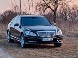 Mercedes-Benz S 550 - Mercedes-Benz S 550 mit Benzin-Antrieb: Automatik