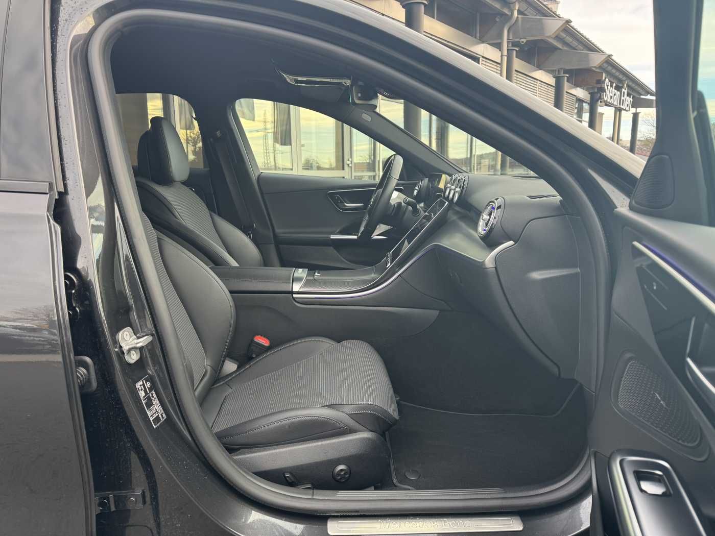 Fahrzeugabbildung Mercedes-Benz C 300d 9G AMG19'+Avantgarde+Distr+Digital +Ambie