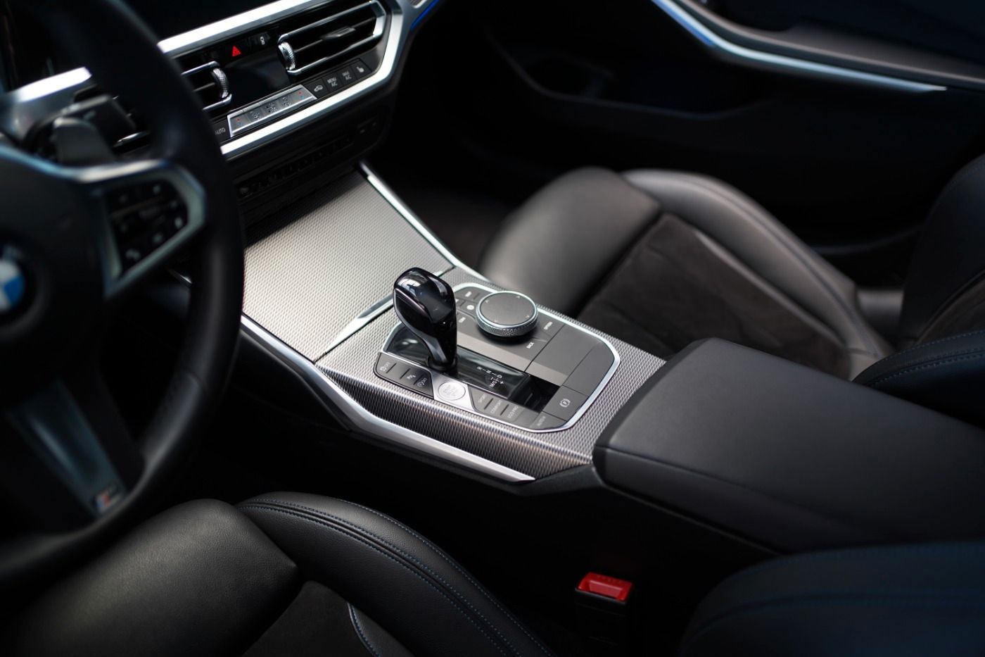 Fahrzeugabbildung BMW 320i M Sport +Head Up Disp+Live Cockpit Plus+LED