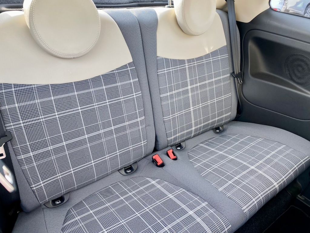 Fahrzeugabbildung Fiat 500 1.2 Dualogic Lounge HAGEL KLIMA CARPLAY PDC