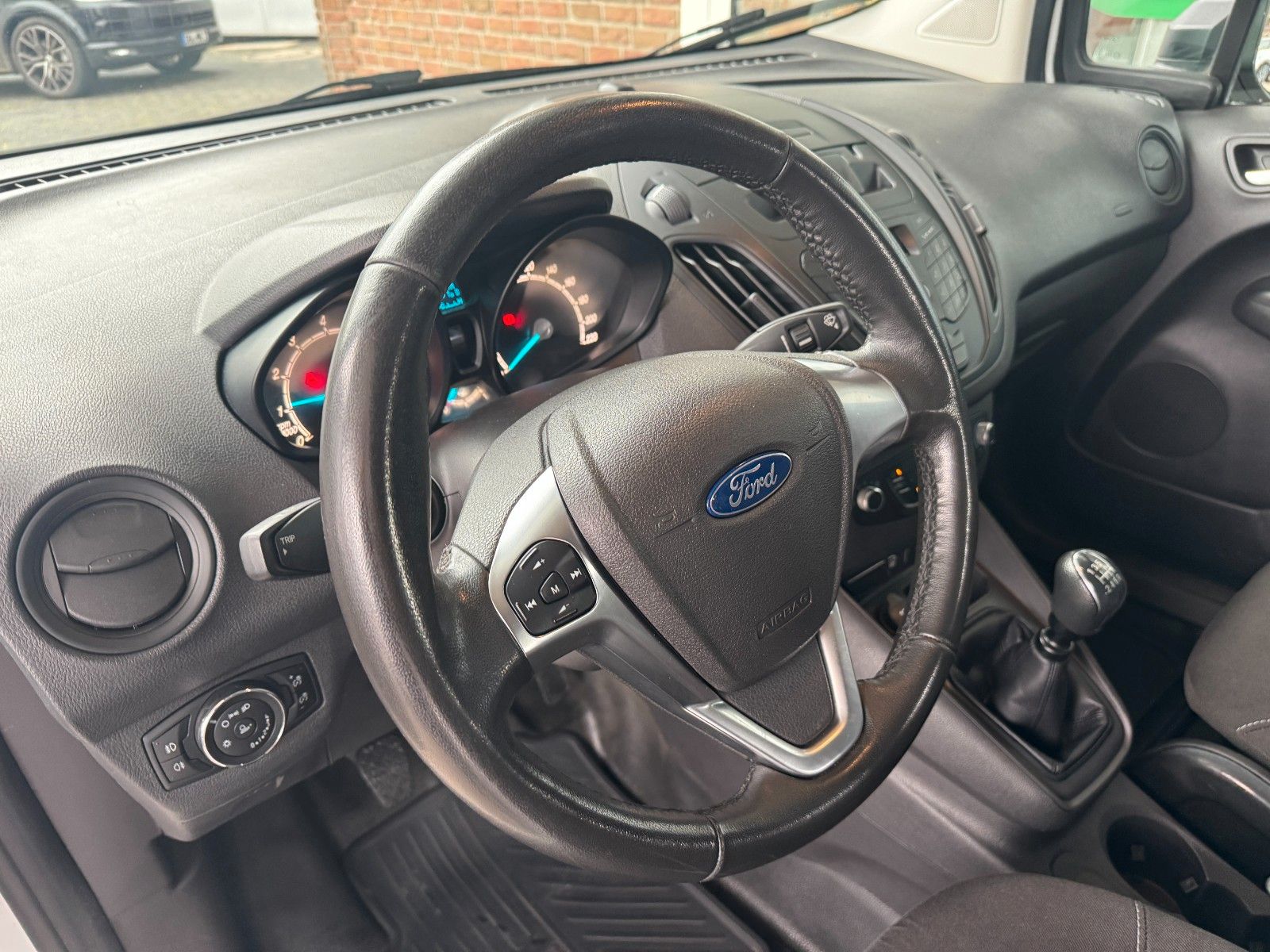 Fahrzeugabbildung Ford Transit Courier Klima/Bluetooth/1.Hand