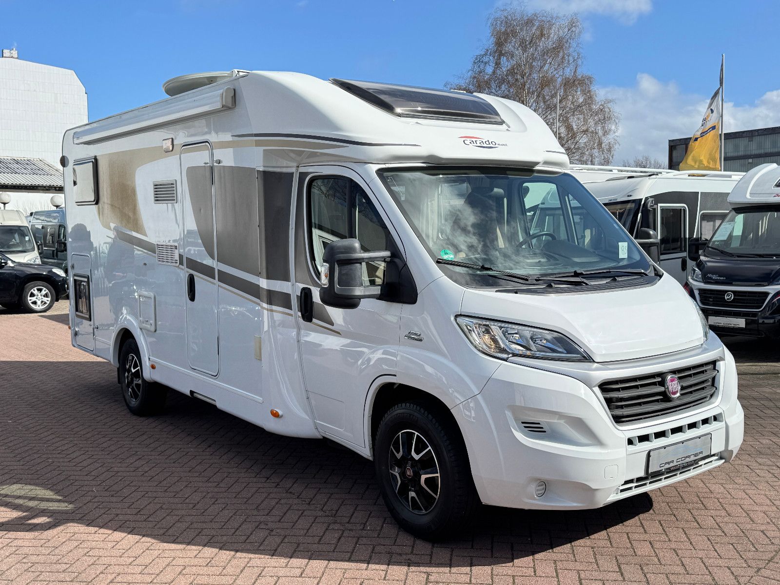 Fahrzeugabbildung Carado T 334 FIAT DUCATO AUTOMATIK SOLAR TV SAT AHK CAM
