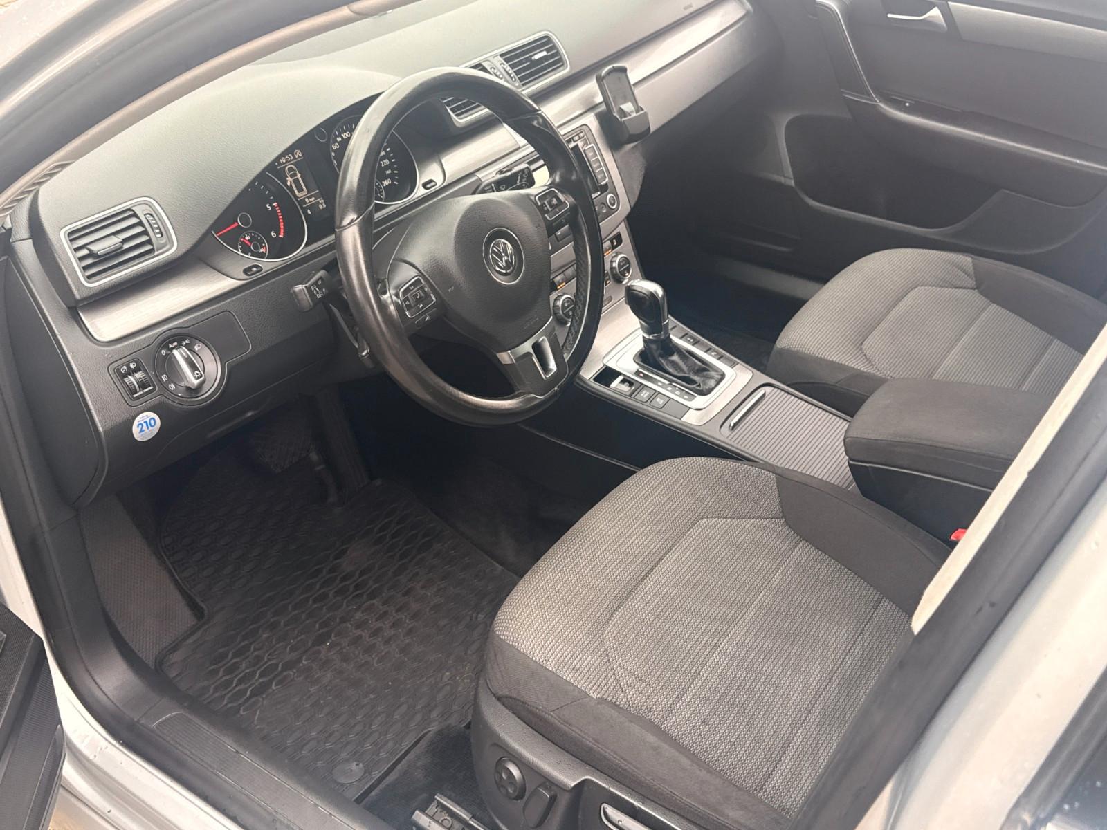 Volkswagen Passat 2012 — photo 37