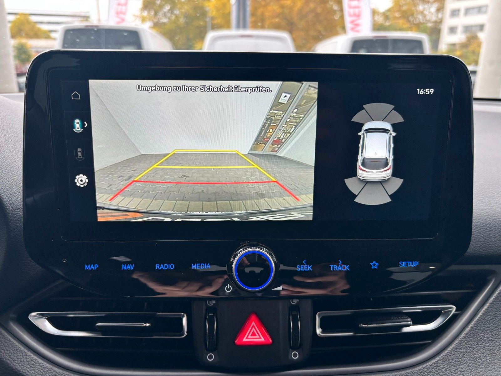 Fahrzeugabbildung Hyundai i30 AVANTAGE DCT 140PS Navi/SHZ/Kamera!