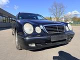 Mercedes-Benz E 240 T AVANTGARDE Automatik - gebrauchte Mercedes-Benz E 240 aus dem Jahr 2001