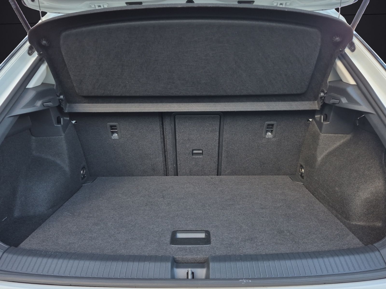 Fahrzeugabbildung Volkswagen T-Roc TSI Goal LED Navi AID ACC Park-Assist SH 1