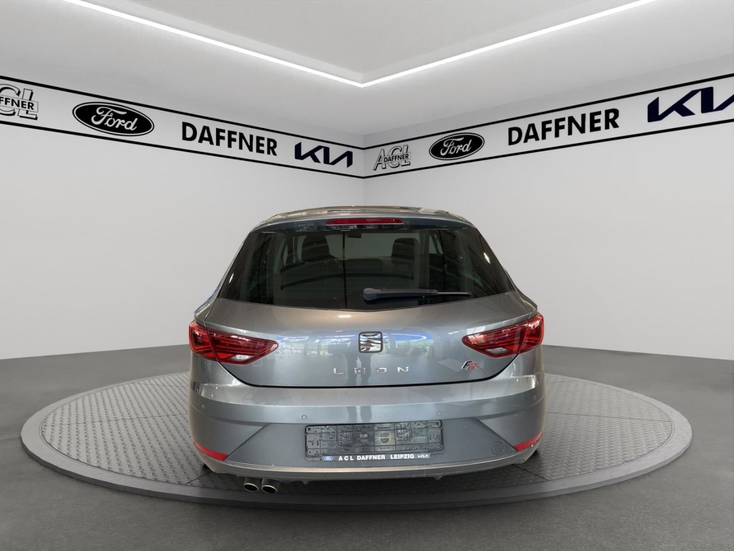 Fahrzeugabbildung SEAT Leon FR PANORAMADACH PDC Navi Tempomat