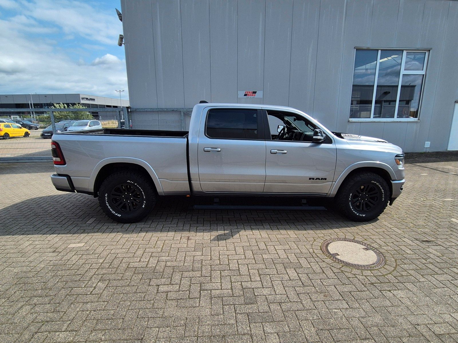 Fahrzeugabbildung Dodge RAM 1500 Laramie Night CrewCab, Long, Pano, LPG