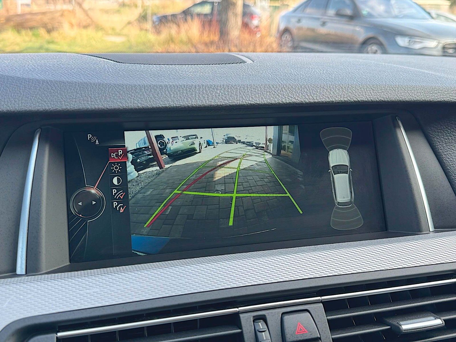 Fahrzeugabbildung BMW 520d xDrive M-Sport Shadow *LED*Head Up*Kamera*