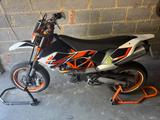 KTM 690 Smc R mit Garantie und Remus ESD, Euro 3 - KTM Motorräder in Köln