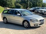 Volvo V50 D4 Kinetic - silberne Volvo V50