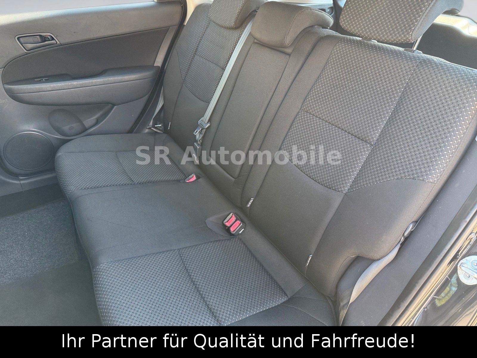 Hyundai i30 2011 — photo 18