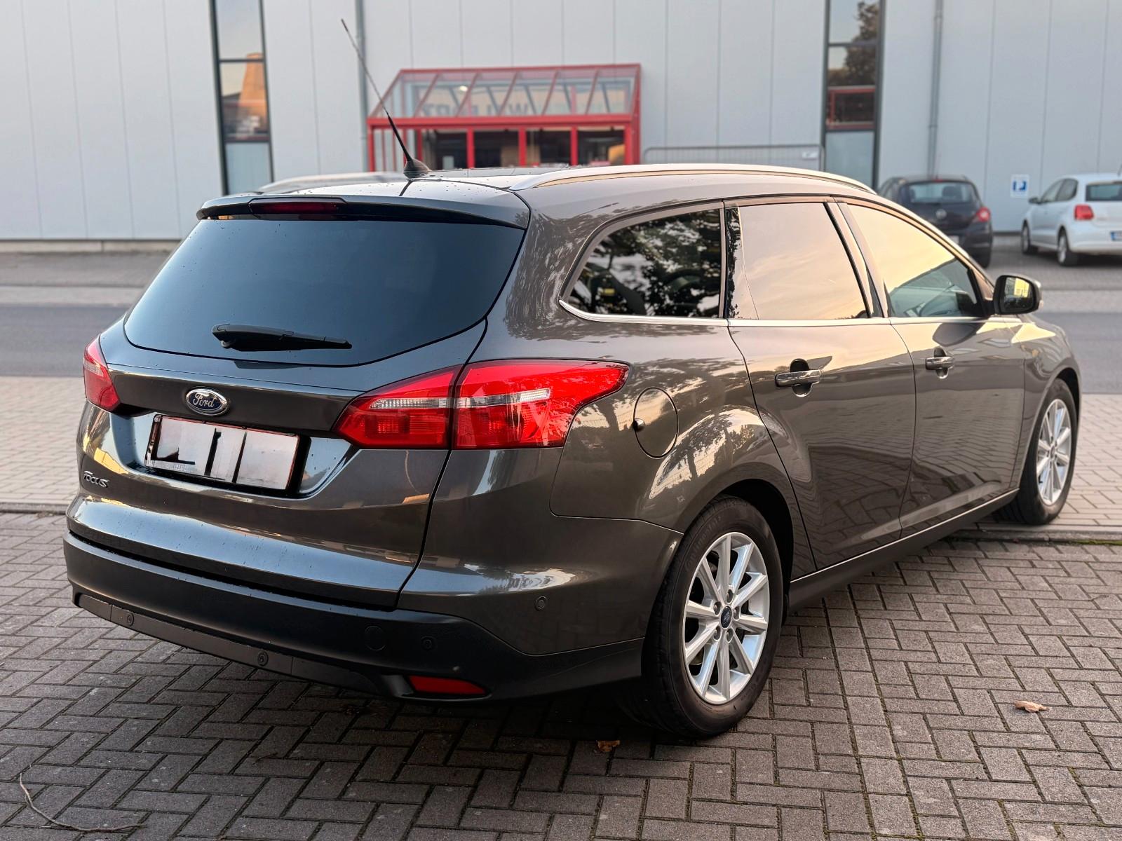 Ford Focus 2015 — photo 9