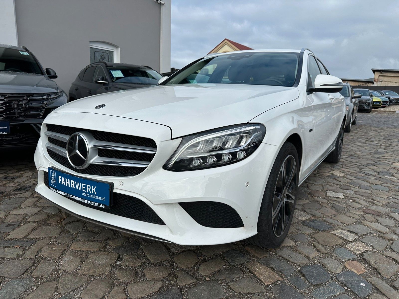 MERCEDES-BENZ C 300 e T 9G-TRONIC AVANTGARDE 320 PS System