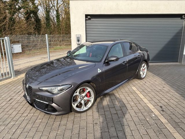 Alfa Romeo Giulia Quadrifoglio -Service+Reifen+ HU/AU neu