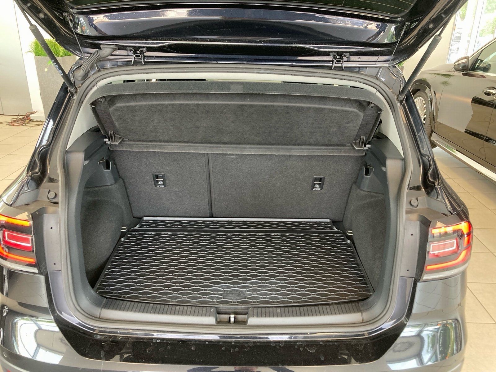 Fahrzeugabbildung Volkswagen T-Cross 1.0 TSI Active*Navi*PDC*DSG*Sitzheizung