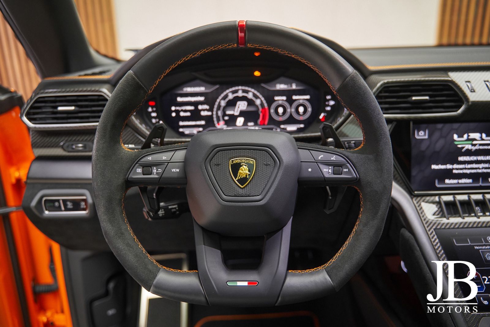 Fahrzeugabbildung Lamborghini Urus Performante Carbon Head-Up Akrapovic