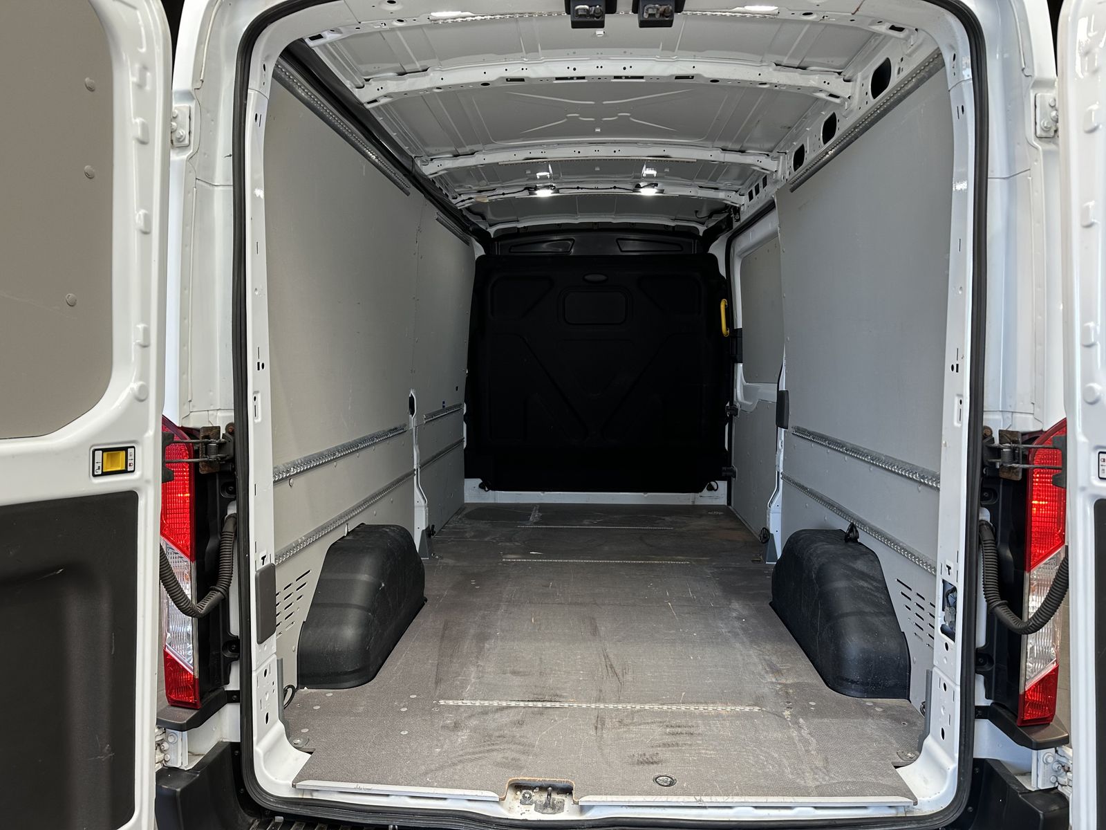 Fahrzeugabbildung Ford Transit 350 L3 NAV+KAMERA+CARPLAY+TEMPO+SHZ+1HD