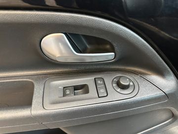 MYAUTOCENTER – Gebraucht- und Jahreswagen mit Werkstattservice in Pfaffenhofen Volkswagen up! black up! *Sitzh.*Navi*Klima*TÜV0428*