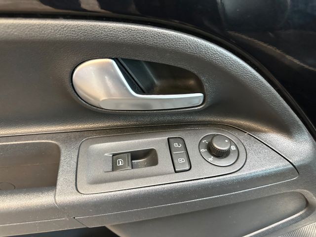 MYAUTOCENTER – Gebraucht- und Jahreswagen mit Werkstattservice in Pfaffenhofen Volkswagen up! black up! *Sitzh.*Navi*Klima*TÜV0428*