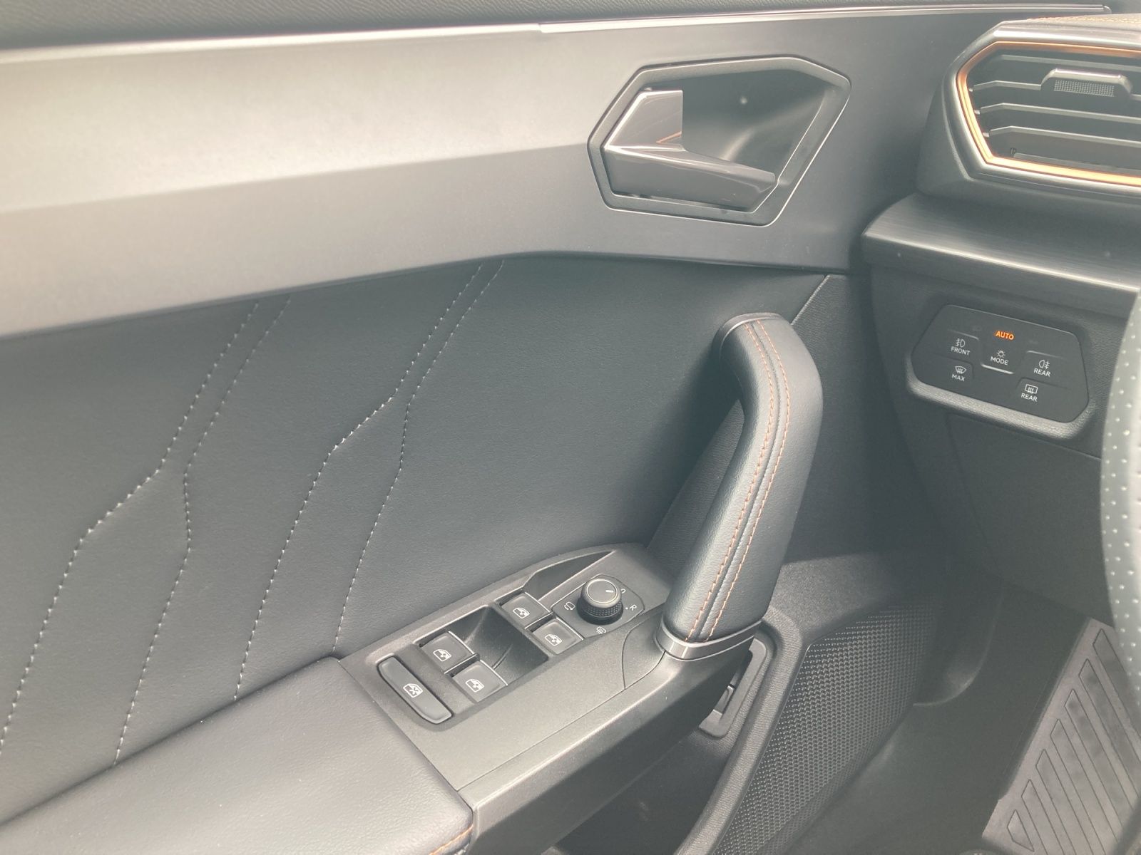 Fahrzeugabbildung CUPRA Formentor e-Hybrid DSG LED AHK ACC RFK SH 18"