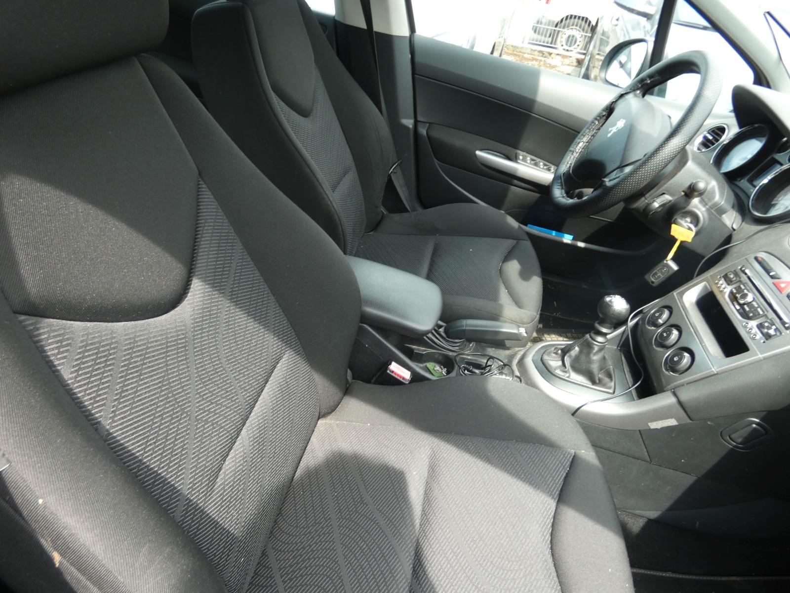 Peugeot 308 2012 — photo 11