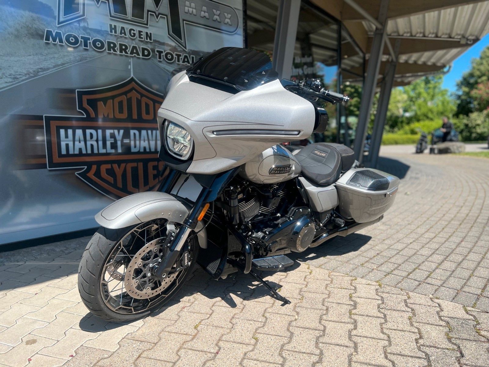Fahrzeugabbildung Harley-Davidson Street Glide CVO Jekill & H-D Ape Lenker