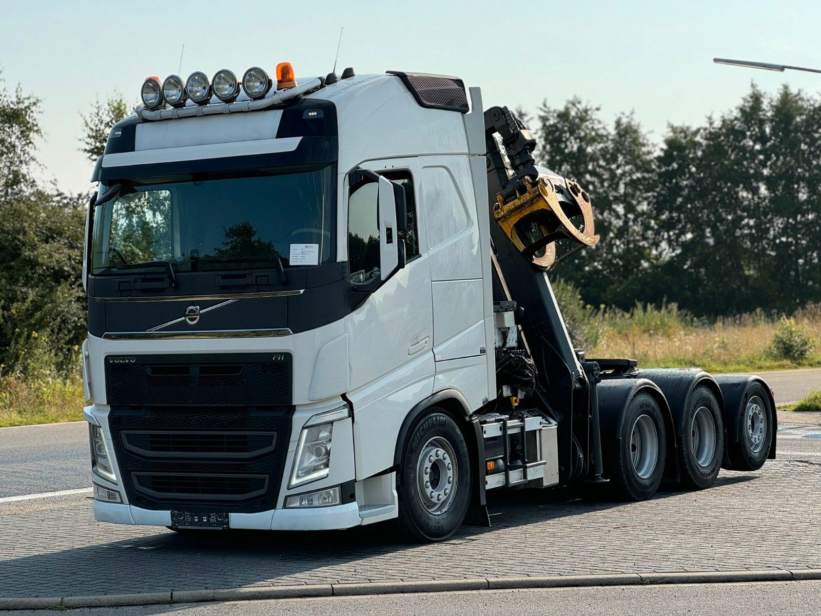 Fahrzeugabbildung Volvo FH 540 8x4 EU6 Retarder Lenk/Lift KESLA LK 9,4m