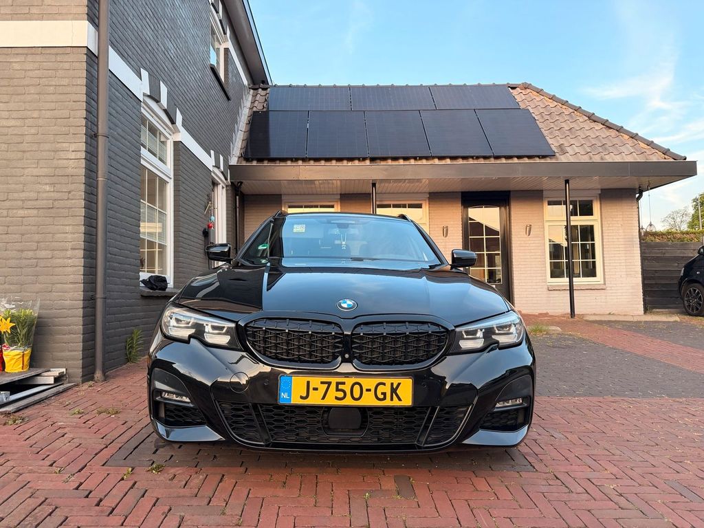 Image of BMW 320