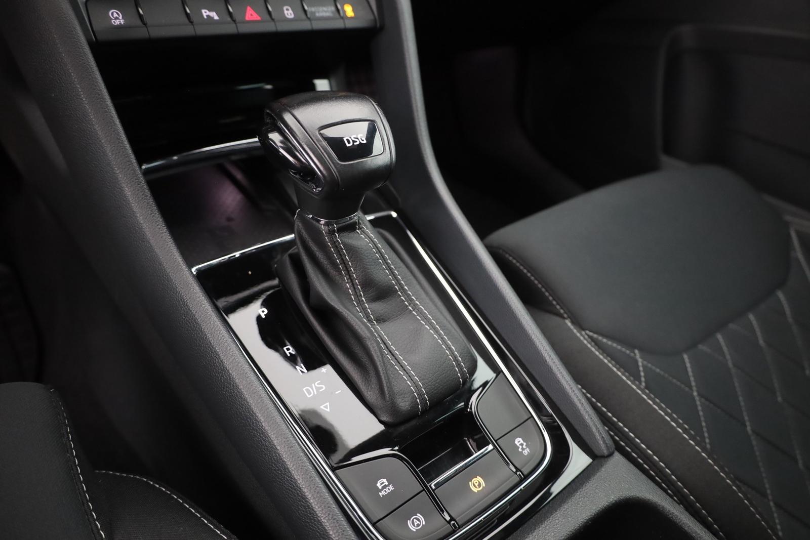 Skoda Karoq 1.5 TSI DSG Sportline LED ACC Kamera Navi