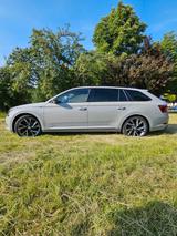Skoda 2.0 TDI DSG SportLine Combi/1. Hand /DCC/AHK - Skoda Superb von privat