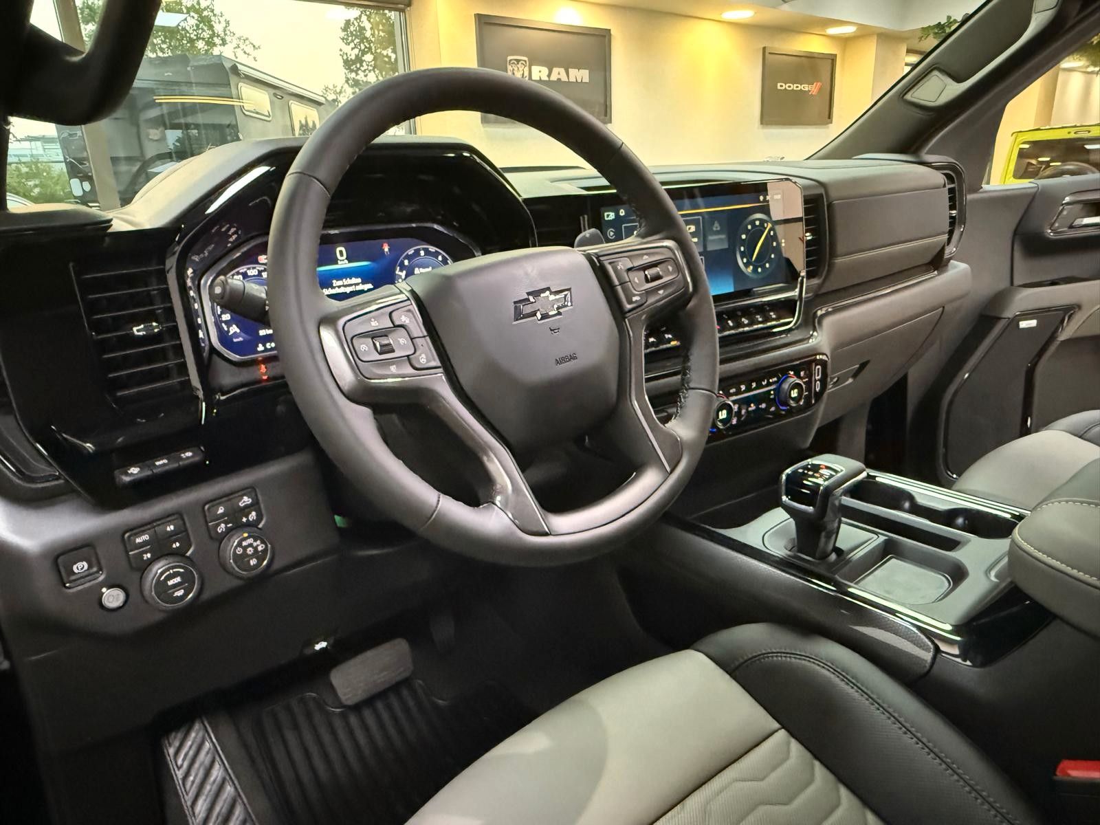 Fahrzeugabbildung Chevrolet 2026 SILVERADO ZR2 OFF ROAD-SIDE ST 6.2L V8-4x4