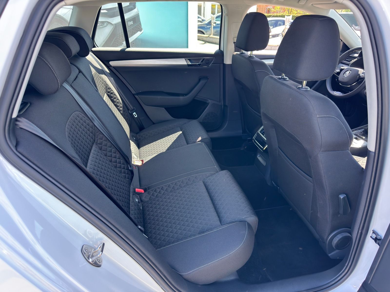 Fahrzeugabbildung SKODA Superb Combi 2.0 TDI 6-Gang*LED*PDC*SmartLink