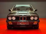 BMW 323i/E30/2.3 R6/150PS/SCHALTER/WENIG KM/SAMMLER! - BMW Oldtimer mit Benzin-Antrieb: Coupé