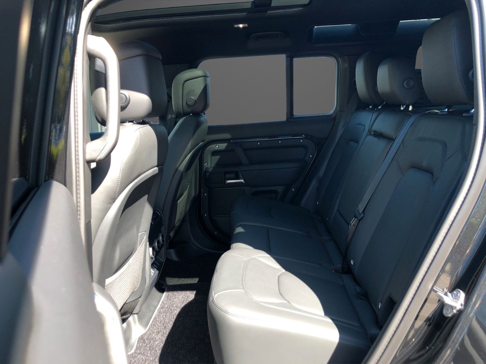 Fahrzeugabbildung Land Rover Defender 110 D350 X-Dynamic HSE MY2026