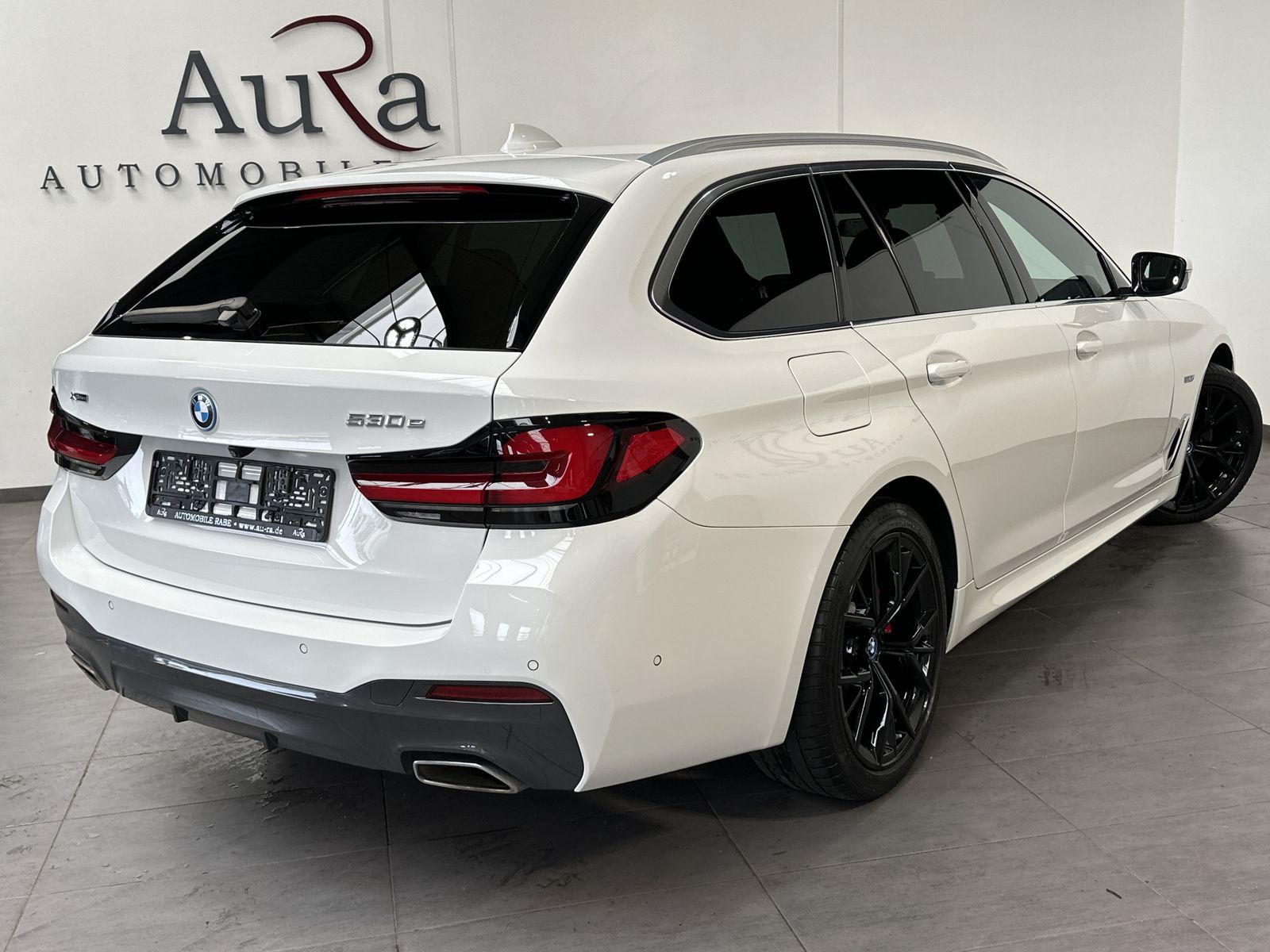 Fahrzeugabbildung BMW 530e Touring xDrive M-Sport NAV+LED+KAM+CARPLAY