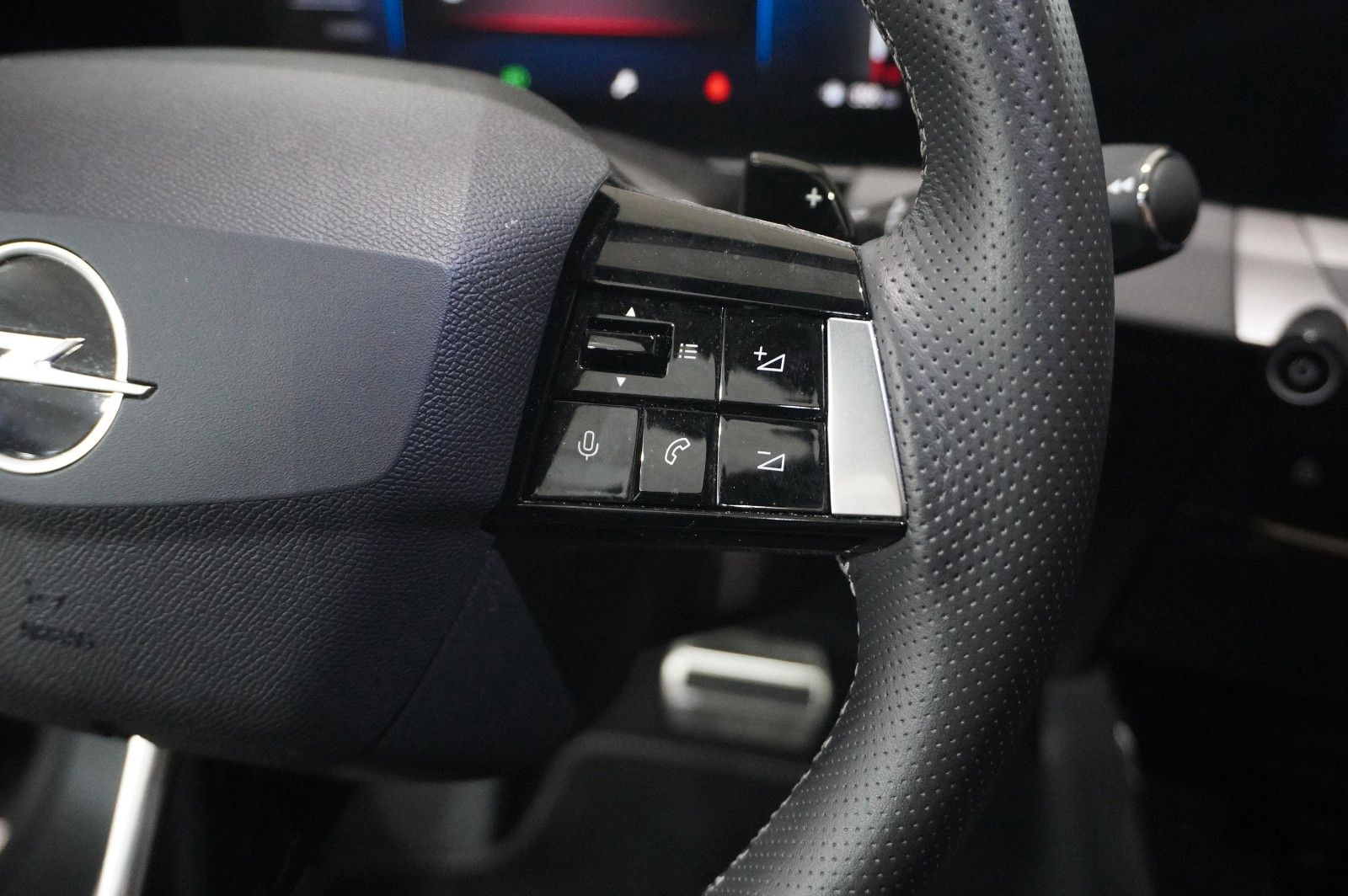 Fahrzeugabbildung Opel Astra L Lim. 1.6T PHEV GSe NAVI/LED/360°/SPORT