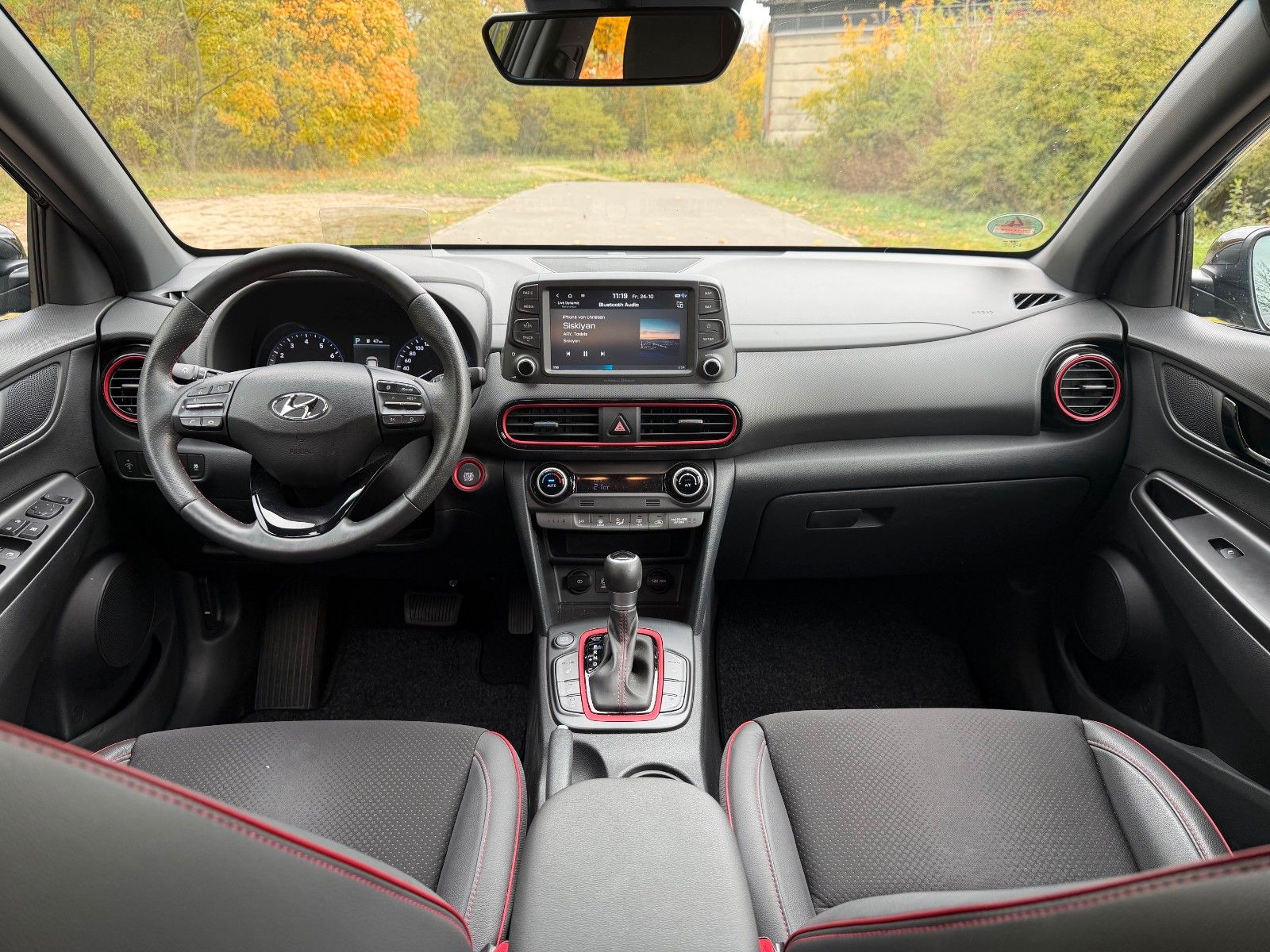 Fahrzeugabbildung Hyundai KONA 1.6T-GDI*Unique*2WD*DCT*RFKamera*Navi*SHZ*