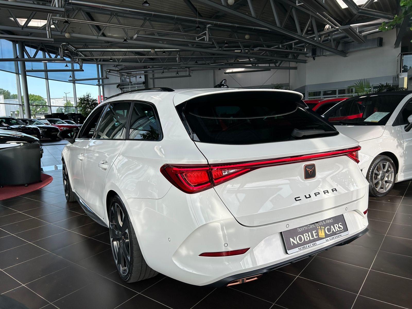 Fahrzeugabbildung CUPRA Leon Sportstourer VZ e-Hybrid NAV RFK SHZ 19"