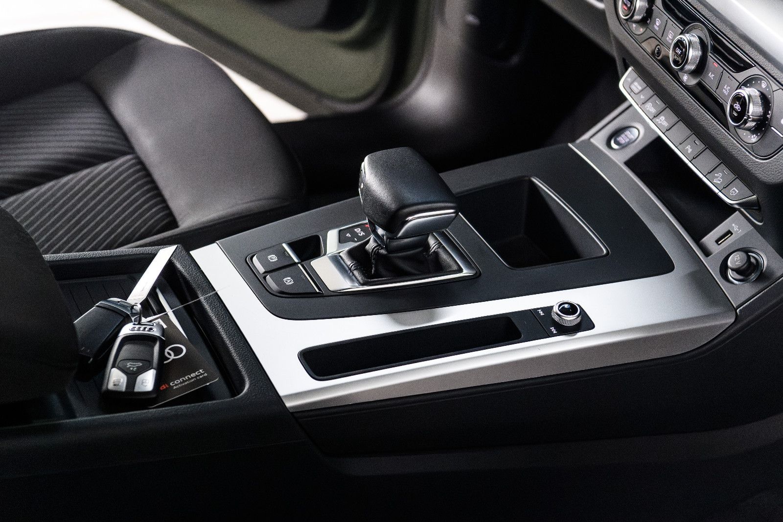 Fahrzeugabbildung Audi Q5 40 TDI quattro S line VIRT/RFK/AHK/SZH