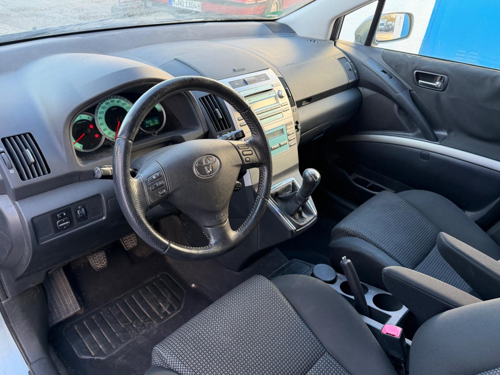 Toyota Corolla Verso 2009 — photo 23